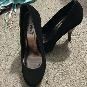 Lightly Worn Kenneth Cole Heels
